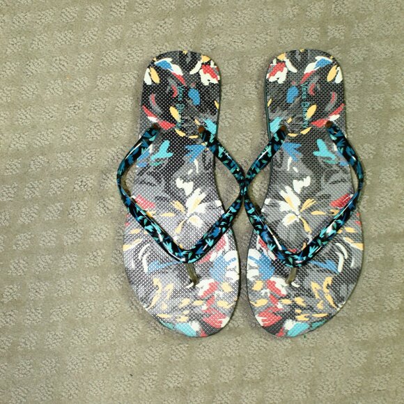 Vera Bradley High Quality Blue Floral  Sandals Wm 7/8  Flip Flop’s Thongs NWOT - Picture 1 of 5